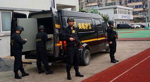 押运图片,守护财富的钢铁长城