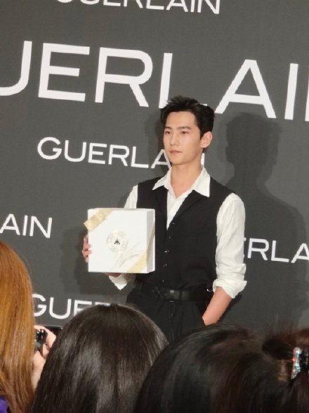 杨洋图片动态,光影流转，魅力永恒