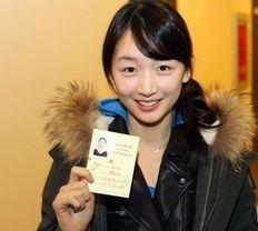 周冬雨背景图,光影交织的追梦之旅